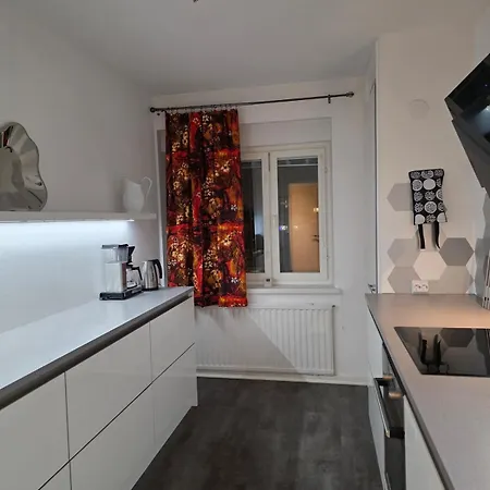 דירה Top Floor Apartment & Own Parking Spot *