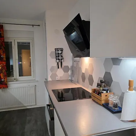 דירה Top Floor Apartment & Own Parking Spot