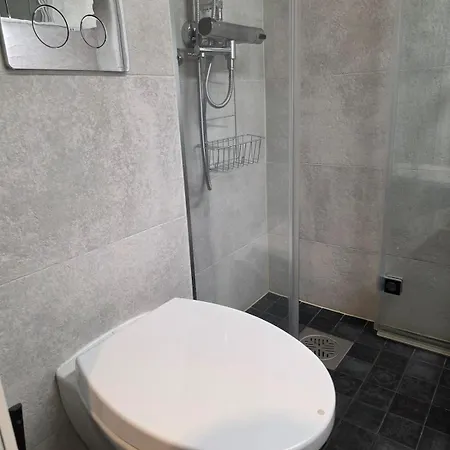 דירה Top Floor Apartment & Own Parking Spot טמפרה