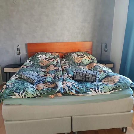 דירה Top Floor Apartment & Own Parking Spot טמפרה